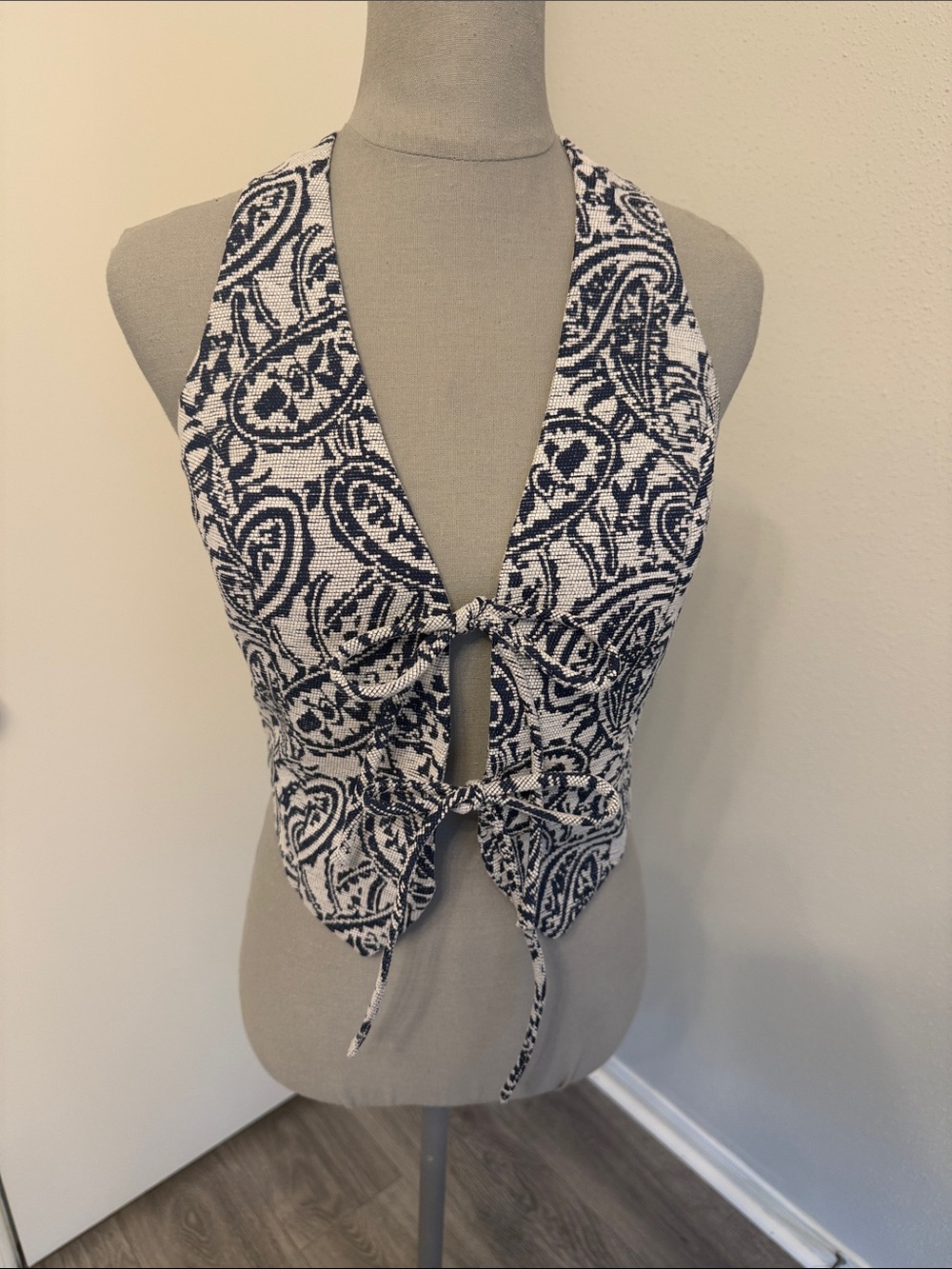 Vici Navy and White Paisley Tie-Front Crop Top